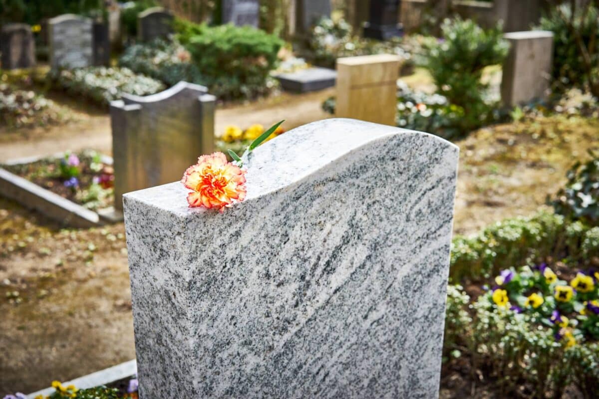 pierre tombale pompes funèbres