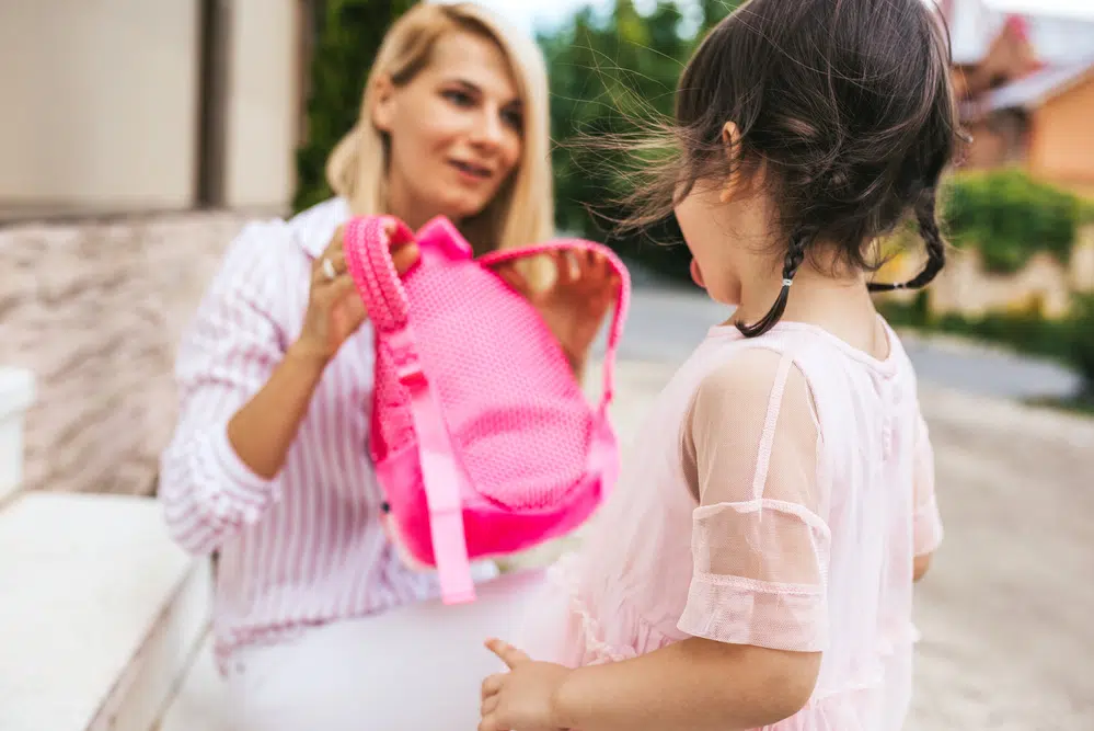 Petite fille à l'école