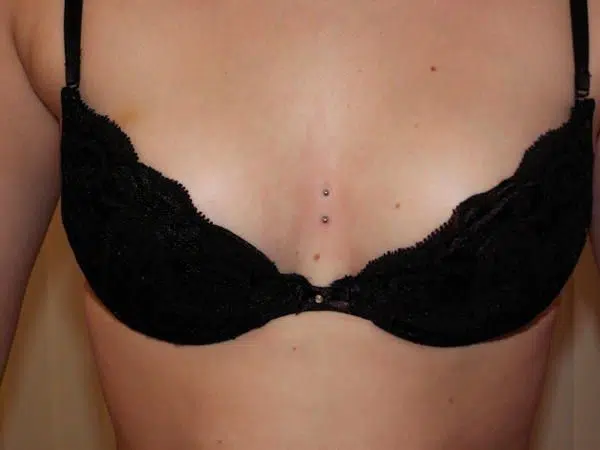 piercing entre seins